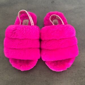 UGG Kids Bright Pink Fluffy Slippers Soft Cozy Comfortable Toddler Size 10 EUC
